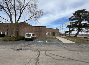 1340-1400 E Higgins Rd, Elk Grove Village, IL for lease Building Photo- Image 2 of 7