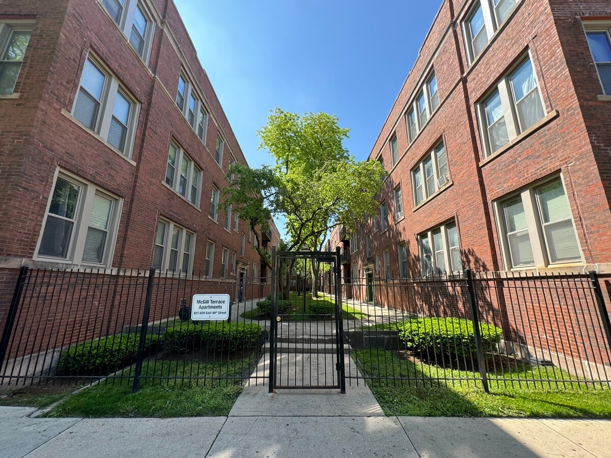 821 E 49th St, Chicago, IL 60615