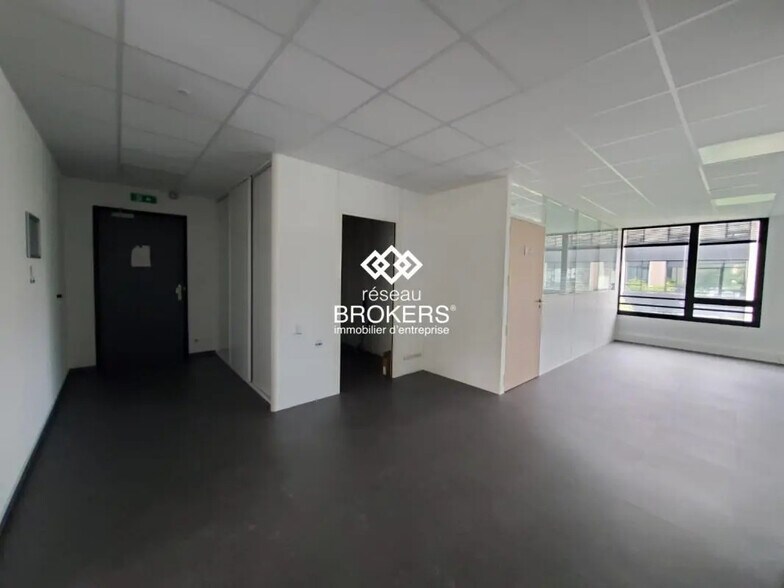 Office in Epagny Metz-Tessy for lease - Interior Photo - Image 3 of 7