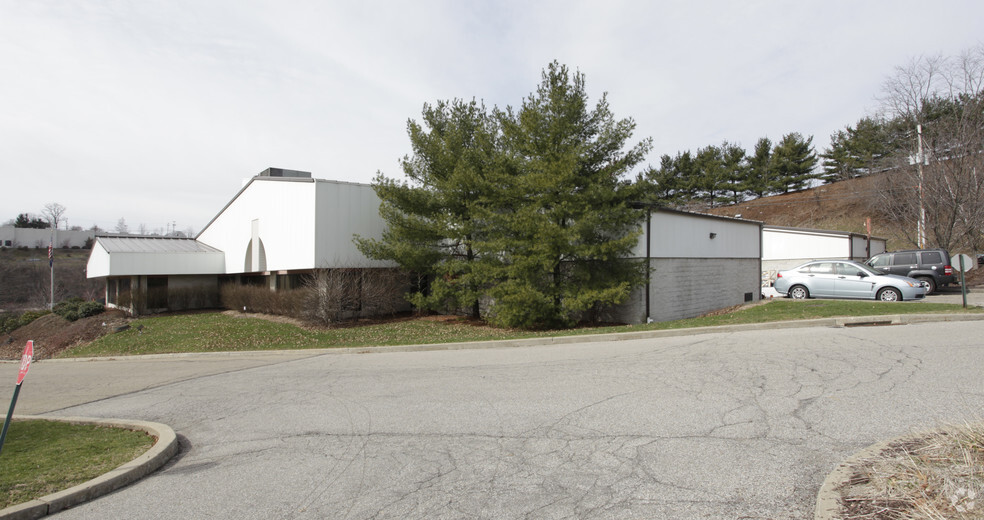 400 Business Center Dr, Pittsburgh, PA for lease - Building Photo - Image 3 of 5