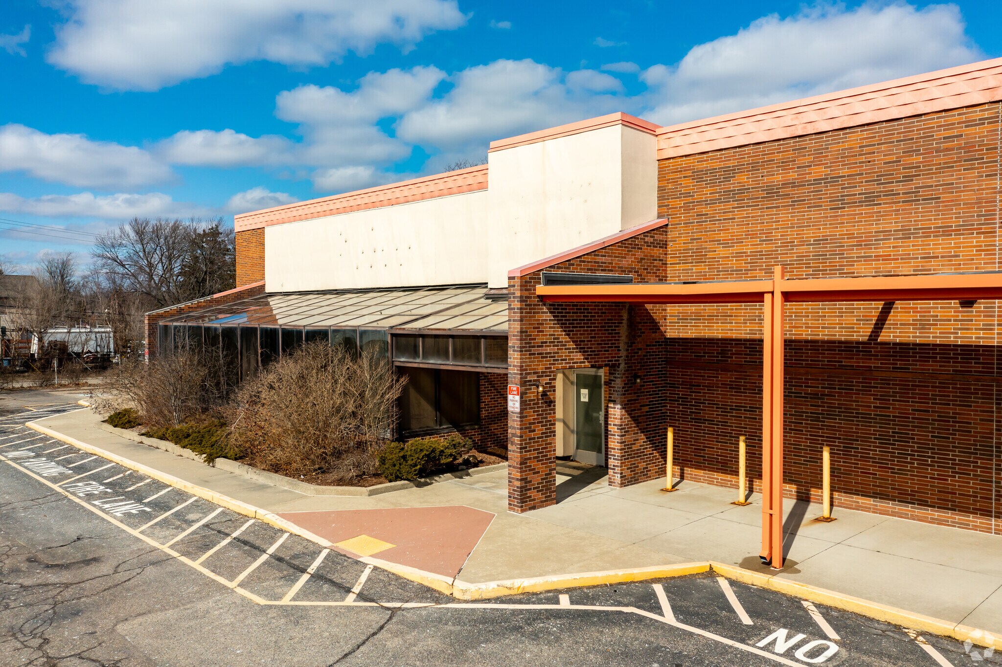 5100 Dixie Hwy, Waterford, MI 48329 Big KMart