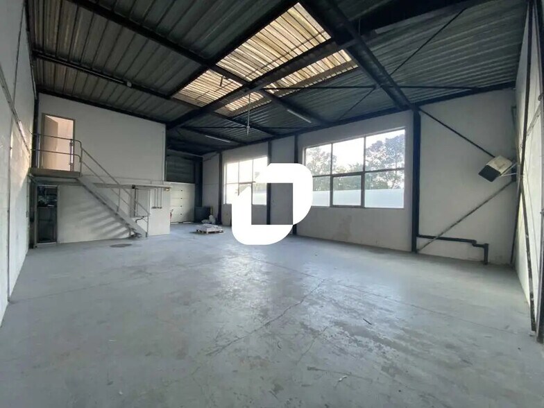 Flex in SAINT-OUEN-L'AUMONE for lease - Interior Photo - Image 3 of 8