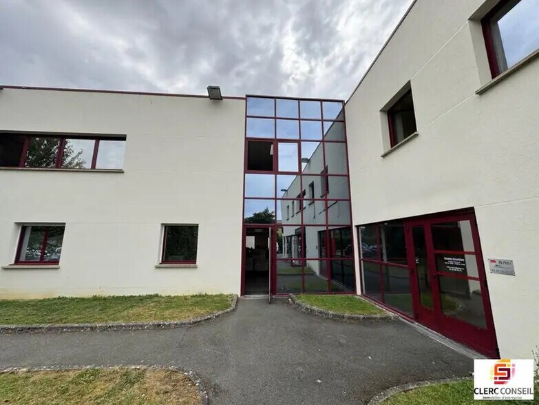 Office in Évreux for lease - Building Photo - Image 3 of 8