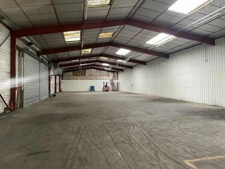 Flex in Bayeux for lease - Interior Photo - Image 1 of 4