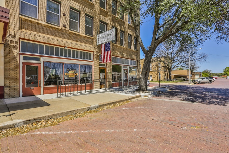 112 N Lamar St, Eastland, TX for sale - Building Photo - Image 1 of 1