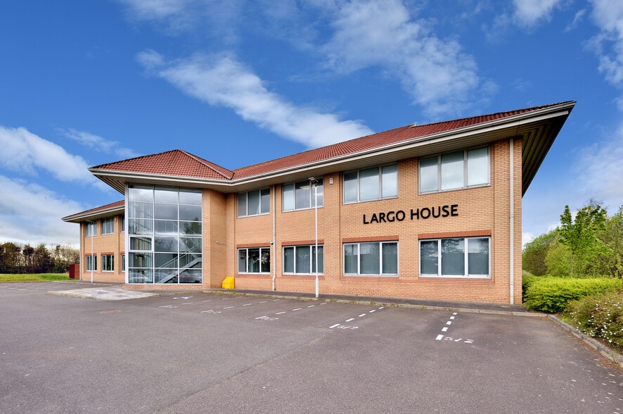 Carnegie Ave, Dunfermline for lease - Primary Photo - Image 1 of 22