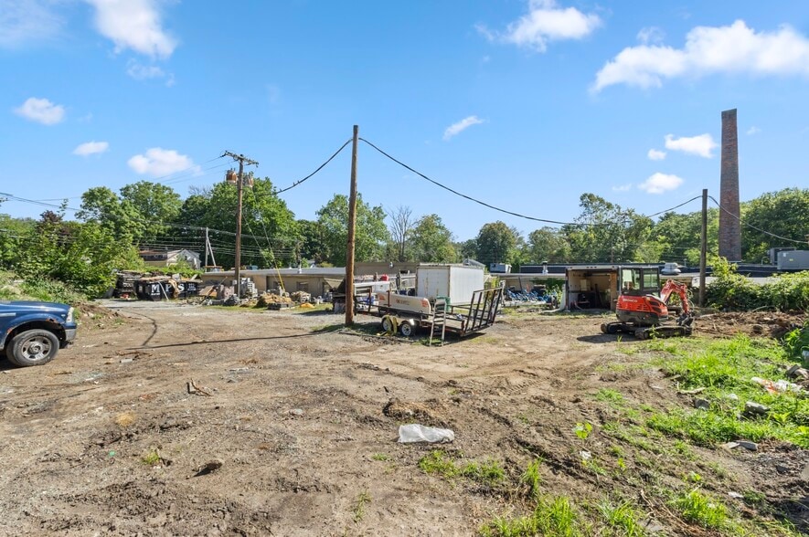 80 Jackson Flat Rd, Hope, RI for sale - Building Photo - Image 3 of 37