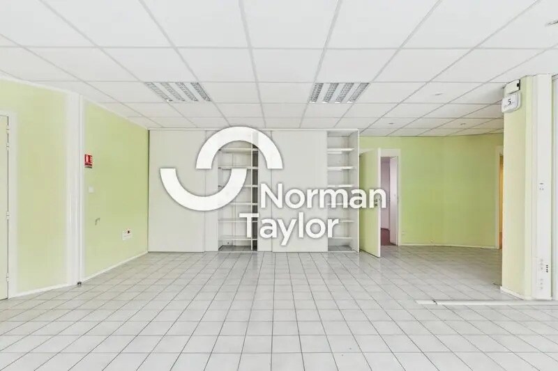 Office in Montpellier for sale - Interior Photo - Image 2 of 8
