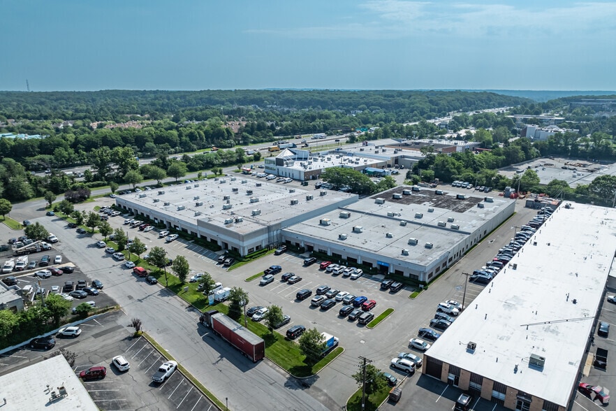 245 Newtown Rd, Plainview, NY for lease - Aerial - Image 3 of 10