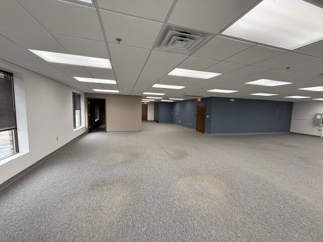 13745 W Capitol Dr, Brookfield, WI for lease - Interior Photo - Image 2 of 3
