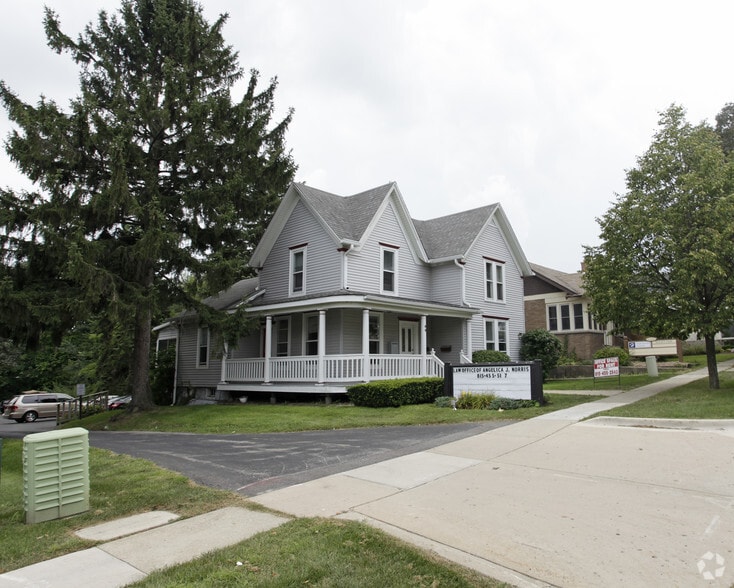 55 E Crystal Lake Ave, Crystal Lake, IL 60014