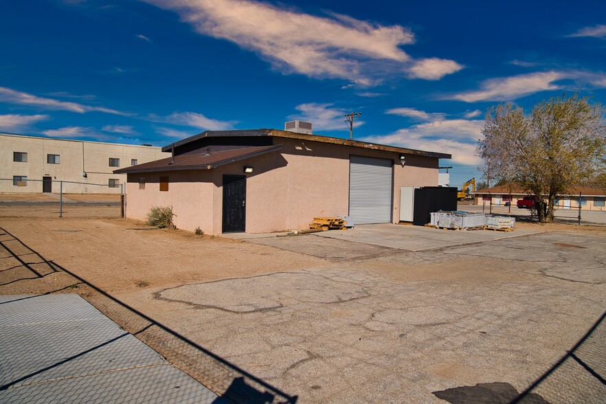 11920 Aztec Ln, Adelanto, CA for lease - Primary Photo - Image 1 of 12