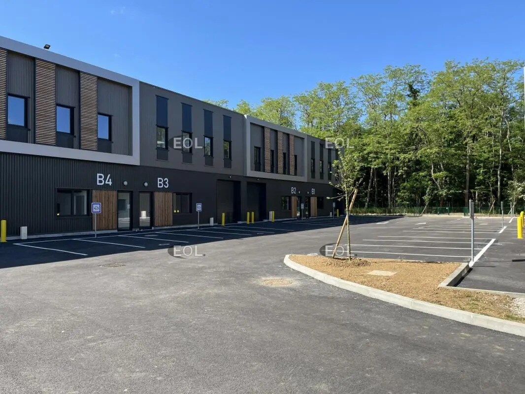 Flex in Les Mureaux for lease Building Photo- Image 1 of 6