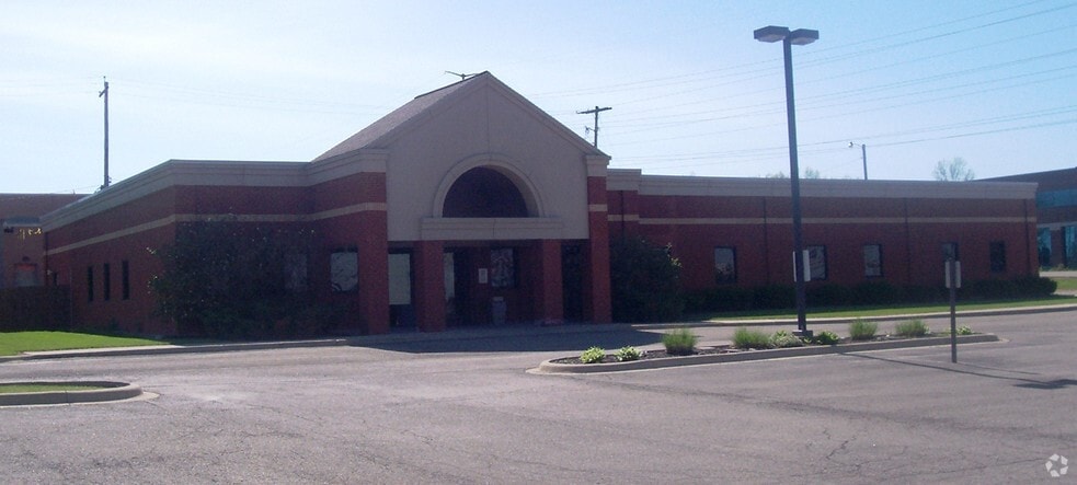 6075 E Broad St, Columbus, OH for lease - Building Photo - Image 3 of 5