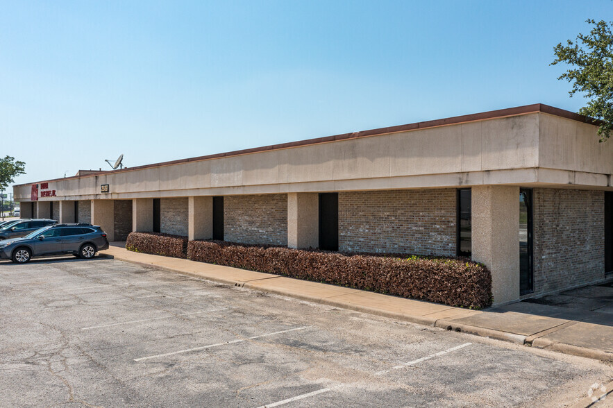 2589 NE 33rd St, Fort Worth, TX for lease - Building Photo - Image 1 of 10