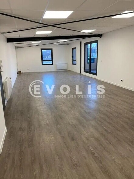 Office in Lagny-sur-Marne for lease - Interior Photo - Image 2 of 6