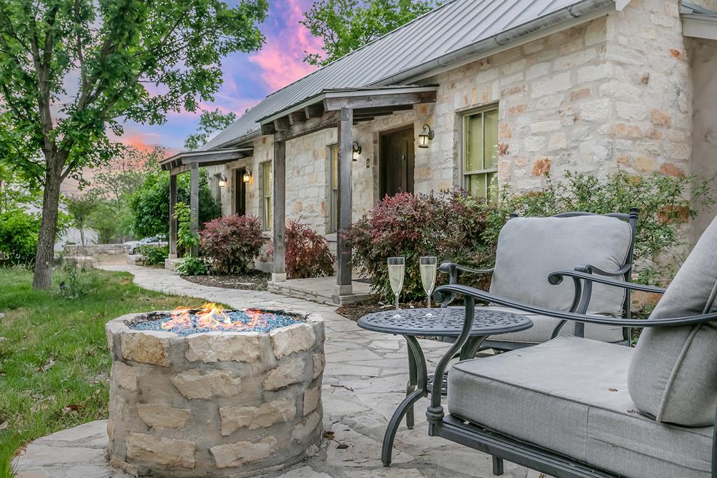 205 E Travis St, Fredericksburg, TX for sale Primary Photo- Image 1 of 1