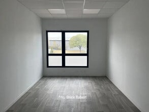 Flex in Vénissieux for lease Interior Photo- Image 1 of 1