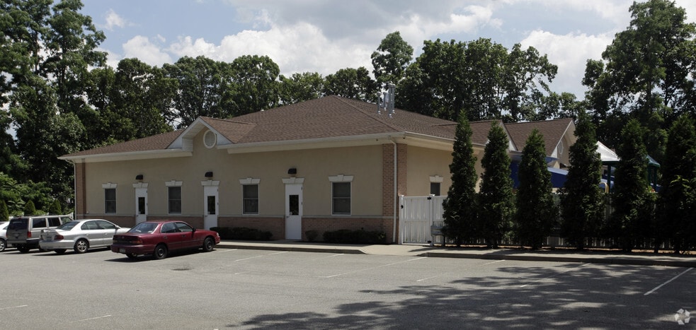 10 Holbrook Rd, Centereach, NY for lease - Building Photo - Image 1 of 2