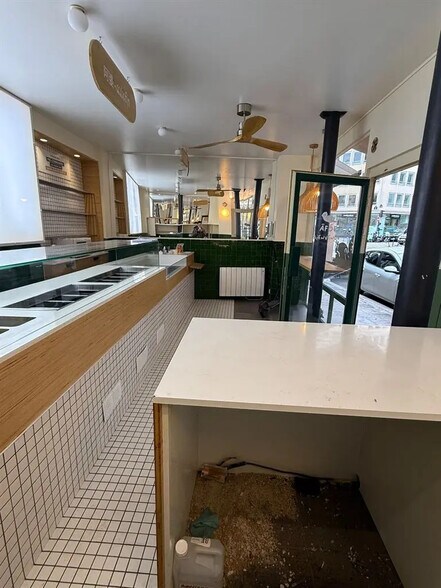 Retail in Paris for lease - Building Photo - Image 2 of 4