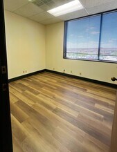 1202 Hallmark Dr, San Antonio, TX for lease Interior Photo- Image 2 of 9
