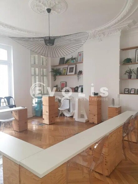 Office in Paris for lease - Interior Photo - Image 2 of 5