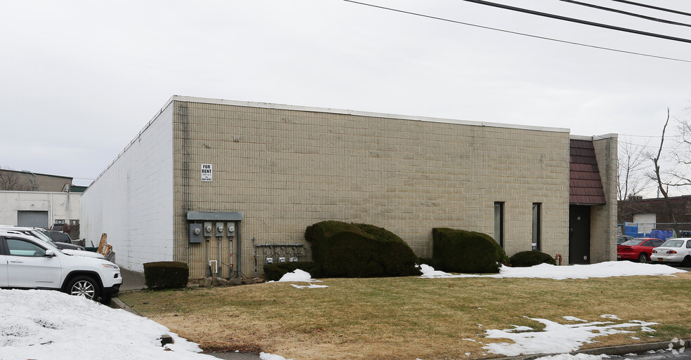 9 Mahan St, West Babylon, NY for lease - Building Photo - Image 3 of 4