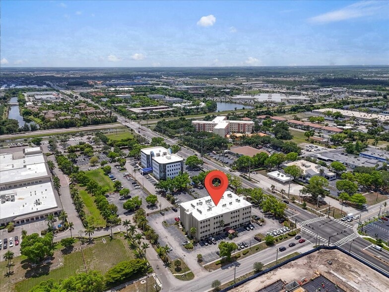 3949 Evans Ave, Fort Myers, FL for lease - Building Photo - Image 1 of 42