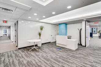 560 Lexington Ave, New York, NY for lease Interior Photo- Image 2 of 5