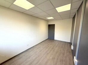 Rue Alfred De Vigny, Saint-Germain-en-Laye for lease Interior Photo- Image 1 of 7