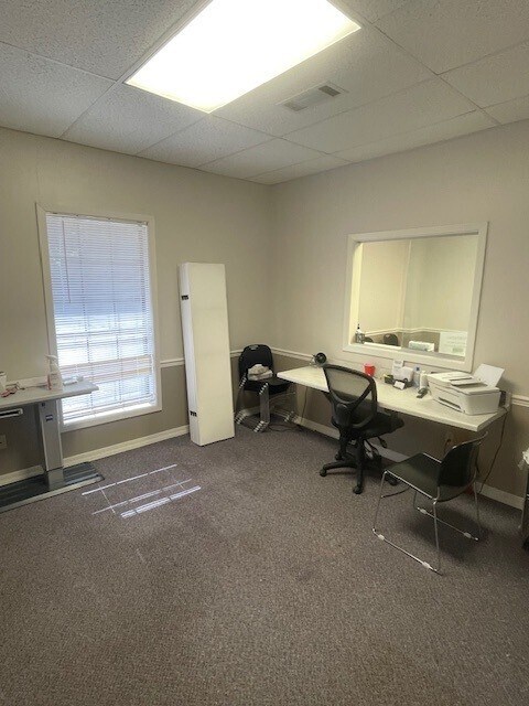 1911 Mission 66, Vicksburg, MS for lease Interior Photo- Image 1 of 10