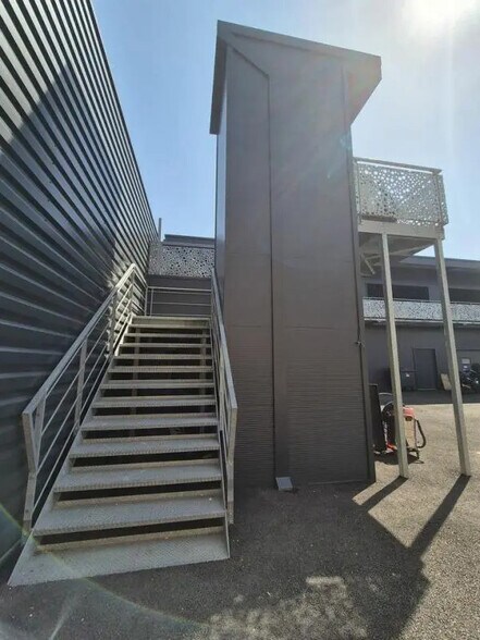 Industrial in Alès for lease - Building Photo - Image 3 of 4