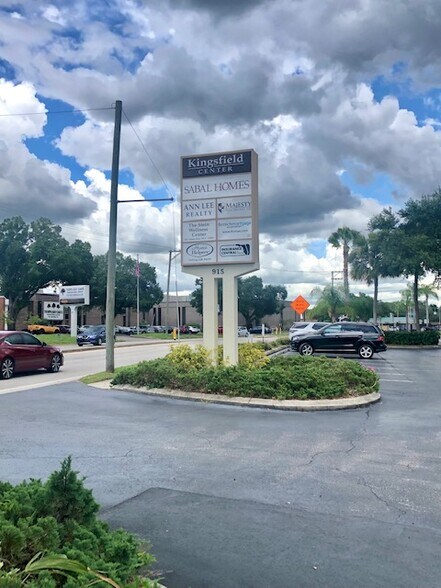 915 Oakfield Dr, Brandon, FL for sale - Building Photo - Image 1 of 1