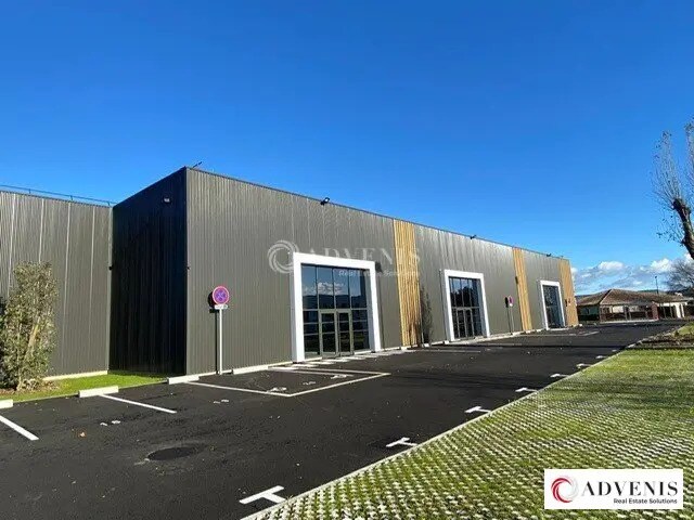 Retail in La Teste-de-Buch for lease Building Photo- Image 1 of 7