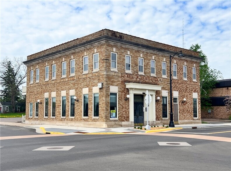 436 E La Salle Ave, Barron, WI for sale - Building Photo - Image 1 of 42
