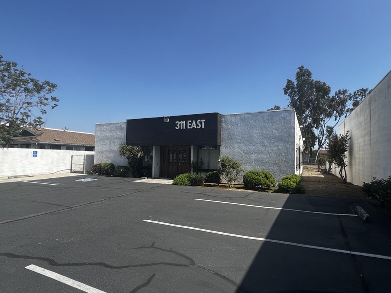 311 E Washington Ave, Escondido, CA for lease - Building Photo - Image 1 of 9