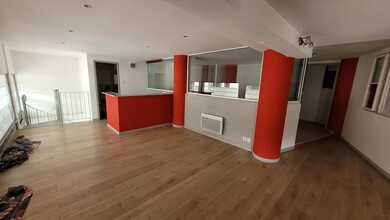 2-8 Rue Coste, Caluire-et-Cuire for lease Interior Photo- Image 2 of 2