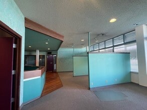 1715 W Nickerson St, Seattle, WA for lease Interior Photo- Image 1 of 7