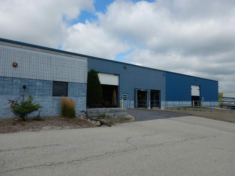 8624-8626 Hollander Dr, Franksville, WI for sale - Building Photo - Image 3 of 13