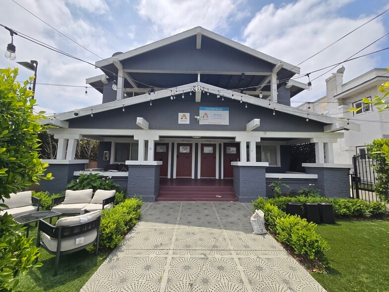 1322-1326 W 30th St, Los Angeles, CA for sale - Primary Photo - Image 1 of 10