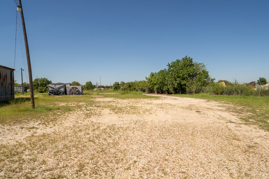 2208 SW Ben Jordan St, Victoria, TX for sale - Building Photo - Image 3 of 30