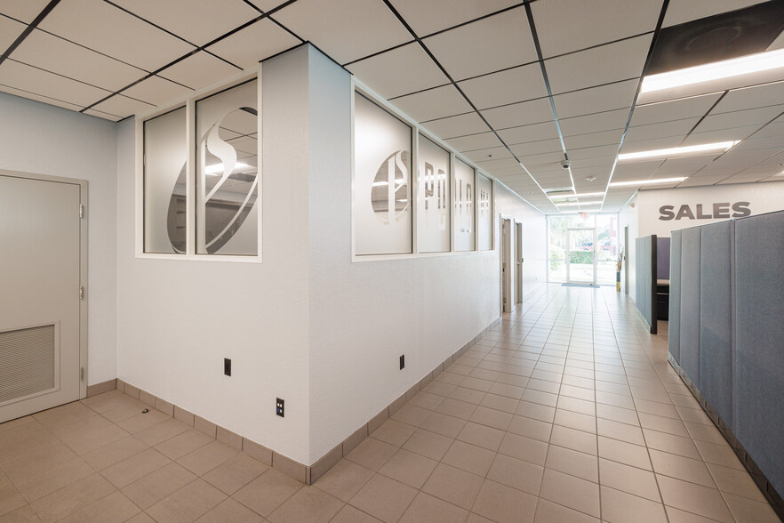 3851 Center Loop, Orlando, FL for lease - Building Photo - Image 3 of 16