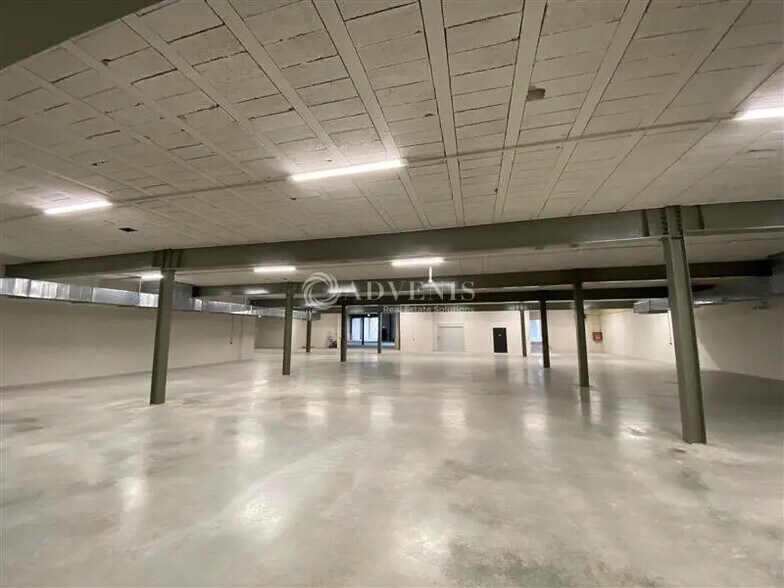 Flex in Montreuil for sale - Interior Photo - Image 3 of 9