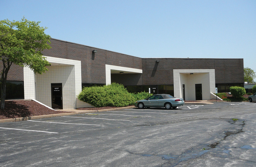 12153-12175 Bridgeton Square Dr, Bridgeton, MO for sale - Building Photo - Image 1 of 1