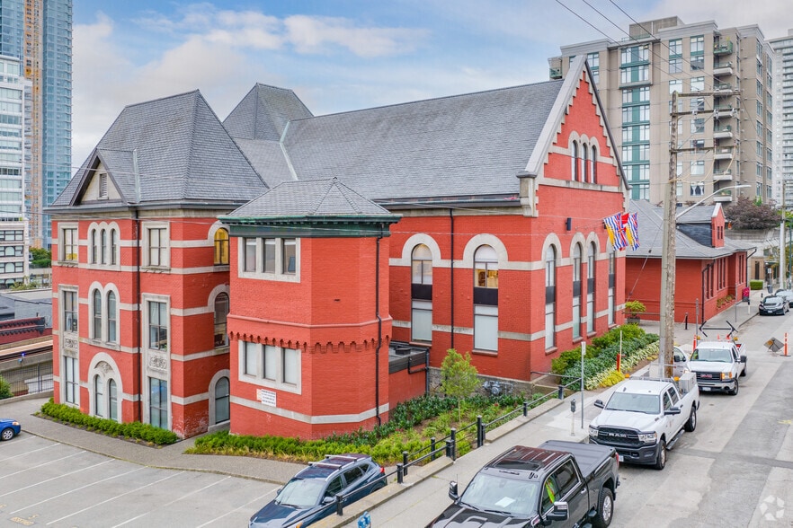 668 Carnarvon St, New Westminster, BC for lease - Primary Photo - Image 1 of 3