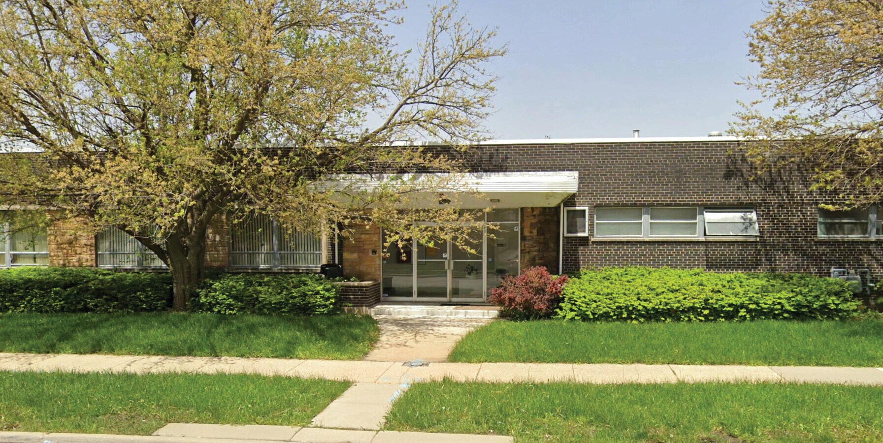 9250 Ivanhoe St, Schiller Park, IL 60176