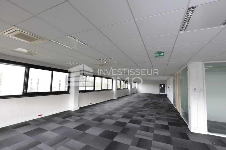 Office in Massy for lease - Interior Photo - Image 2 of 15
