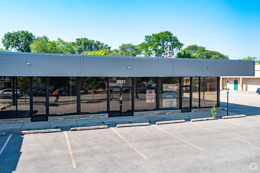 3921-3925 W Touhy Ave, Lincolnwood, IL for lease - Building Photo - Image 3 of 18