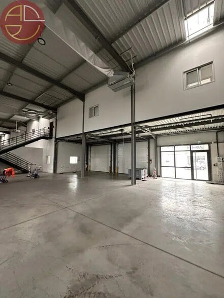 Industrial in Toulouse for lease - Interior Photo - Image 2 of 12