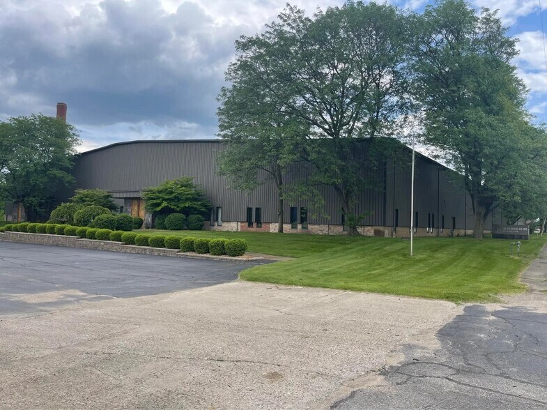 501 W Carleton Rd, Hillsdale, MI 49242